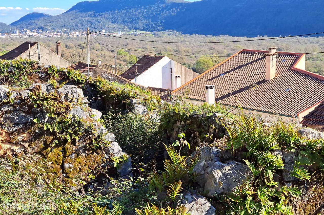 Terreno Urbano com Ruína em Mira de Aire - Grande imagem: 5/23