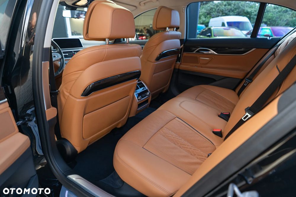 BMW Seria 7 740d xDrive - 37