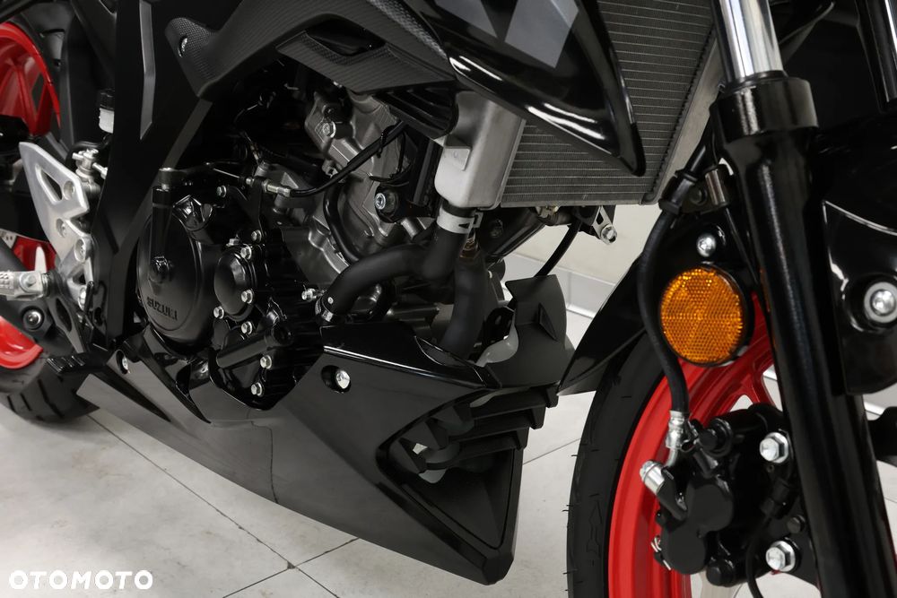 Suzuki GSX - 20