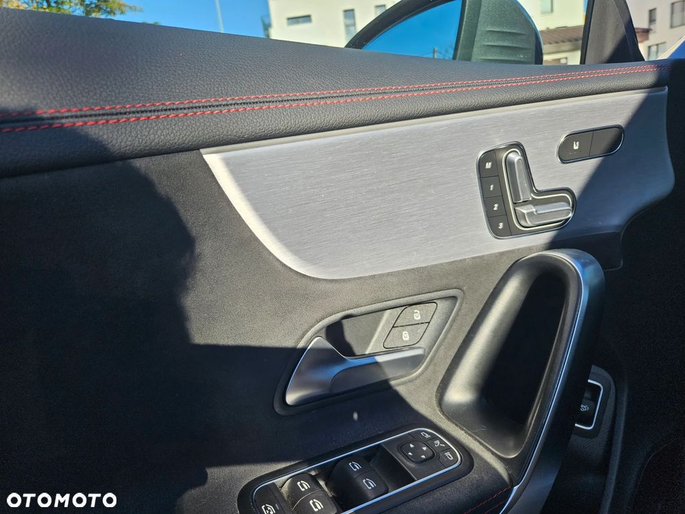Mercedes-Benz CLA 220 AMG Line 7G-DCT - 17