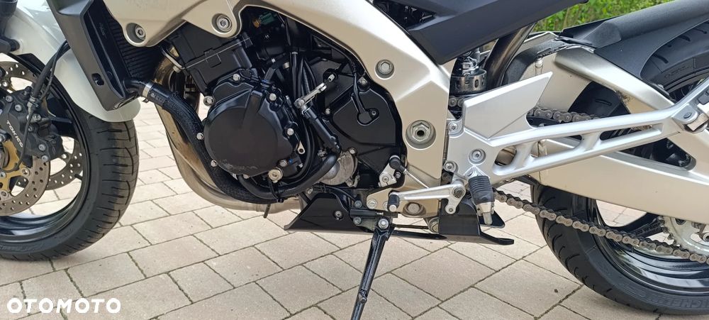 Suzuki GSR - 37