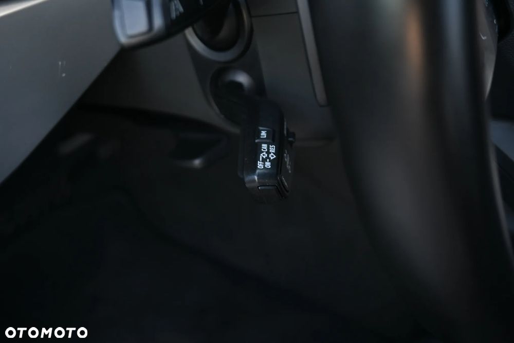 Audi A4 Avant 2.0 TDI ultra S tronic sport - 35