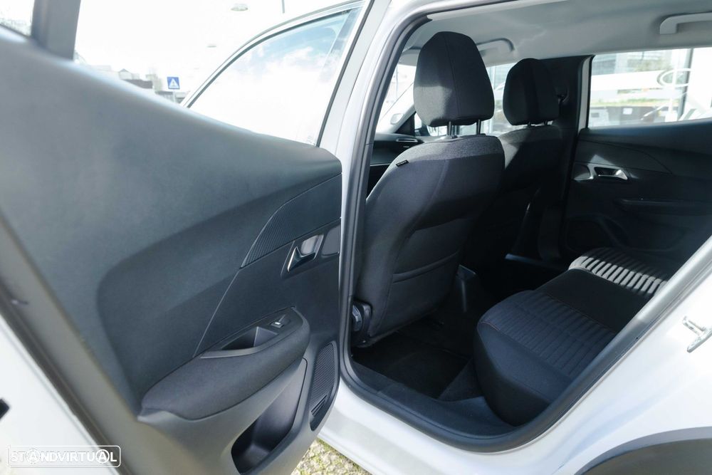 Peugeot 2008 1.2 PureTech Active EAT8 - 14