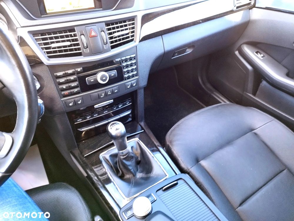 Mercedes-Benz Klasa E 200 CGI BlueEffICIENCY Avantgarde - 36