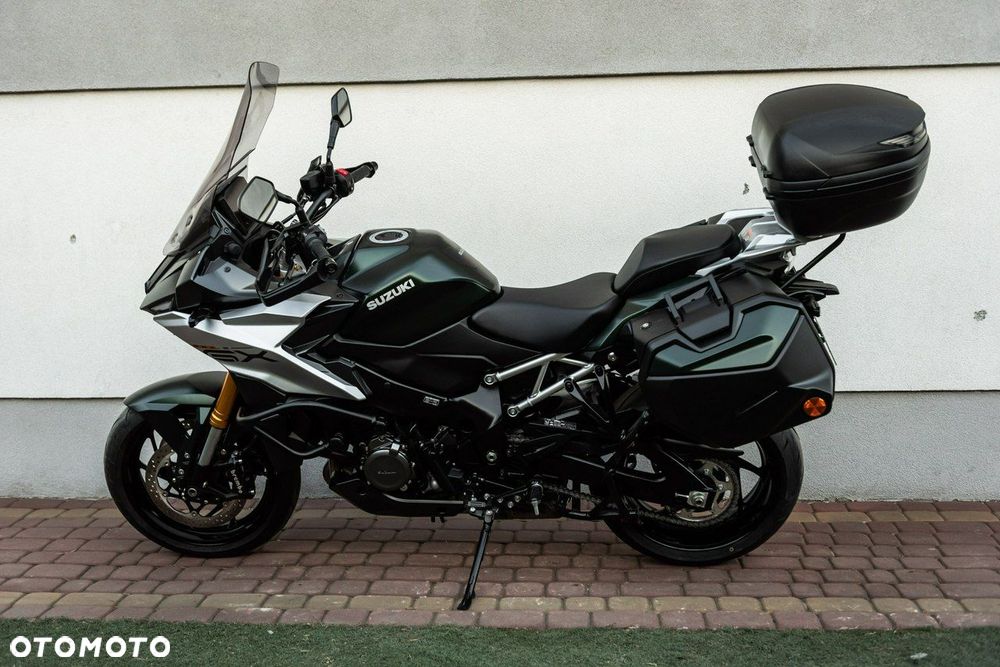 Suzuki GSX - 6