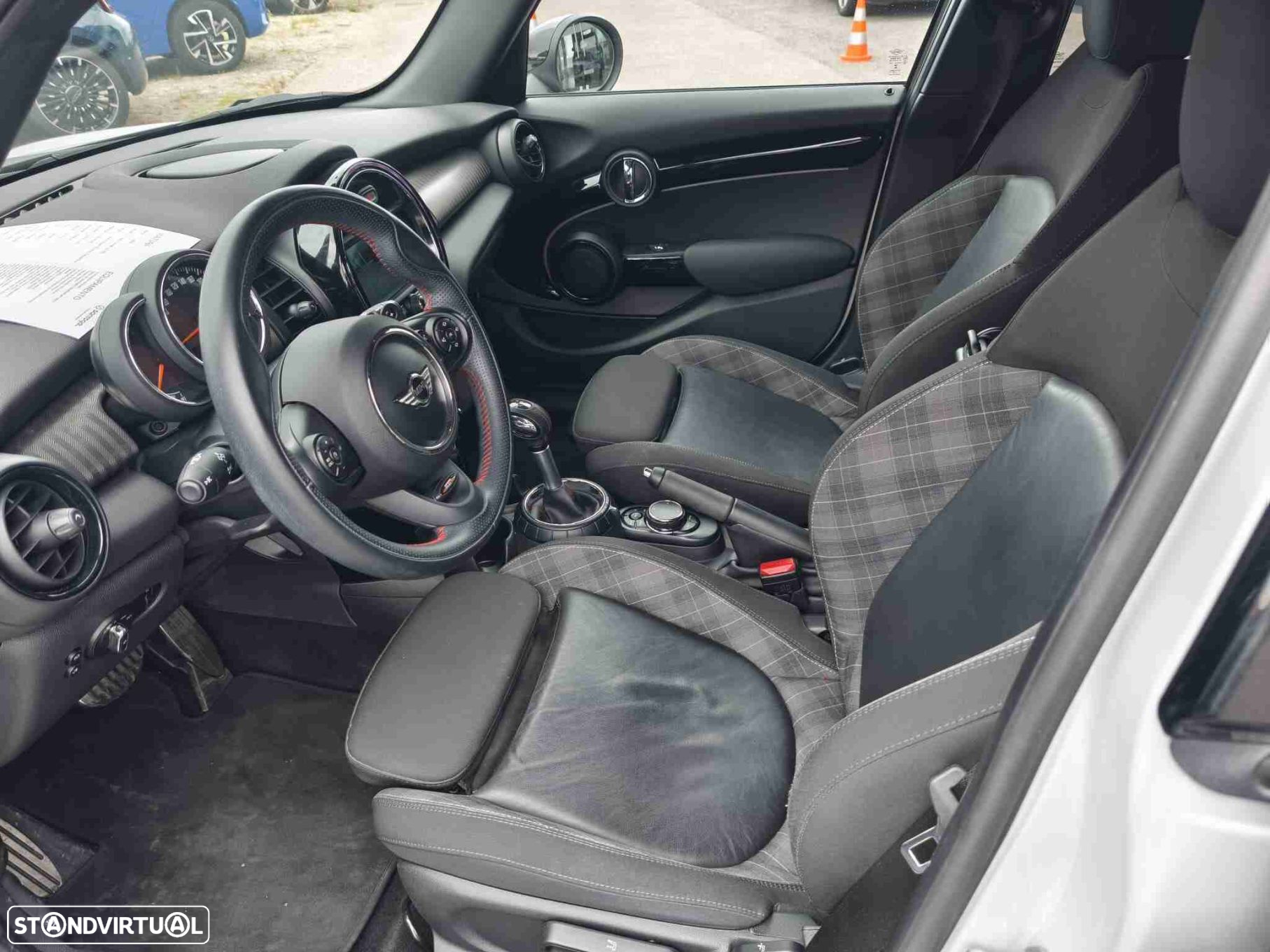 MINI 5 Portas Cooper SD Auto Desportiva - 14