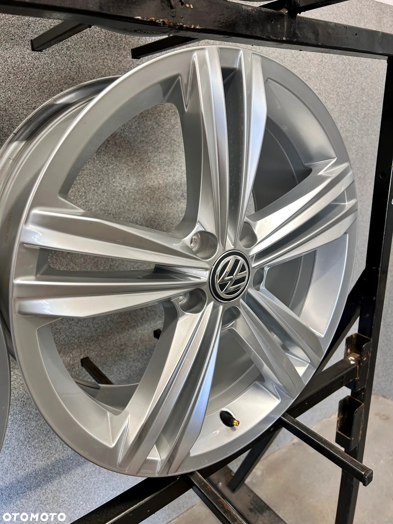 4 FELGI ALU. VW TIGUAN,PASSAT,,CC,T-ROC 18'' 7J ET43 VW: SNA 601025 M - 12