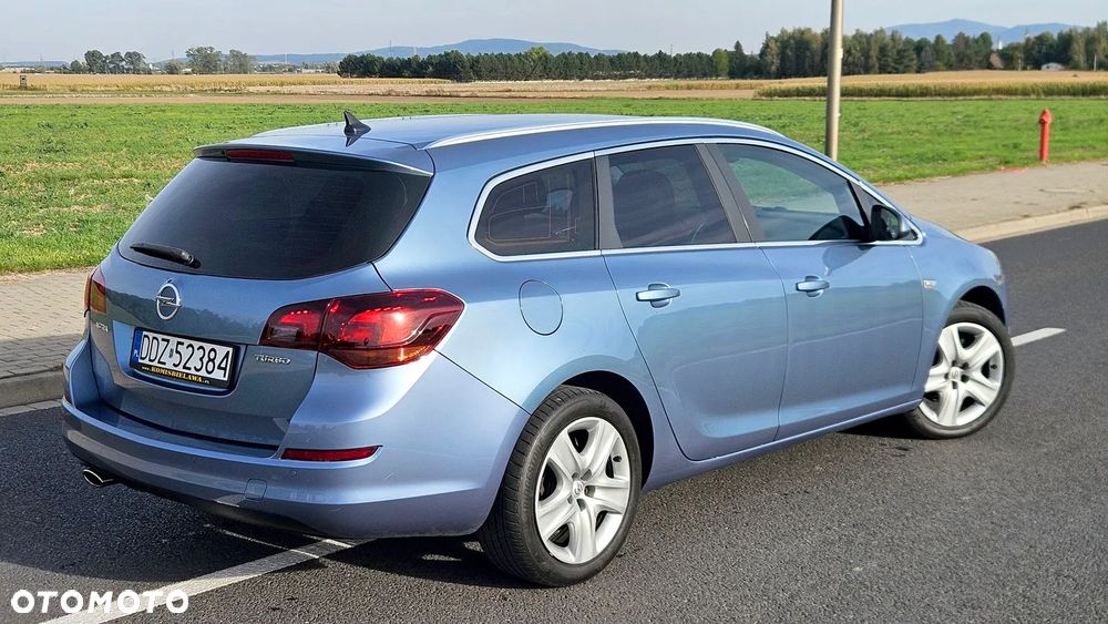 Opel Astra 2010 photo 3