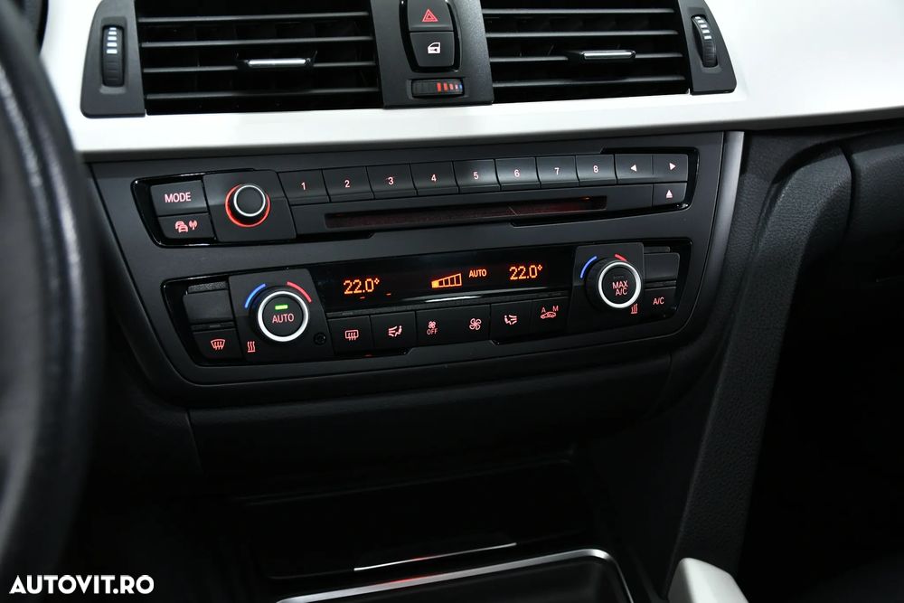 BMW Seria 3 318d Aut. - 15