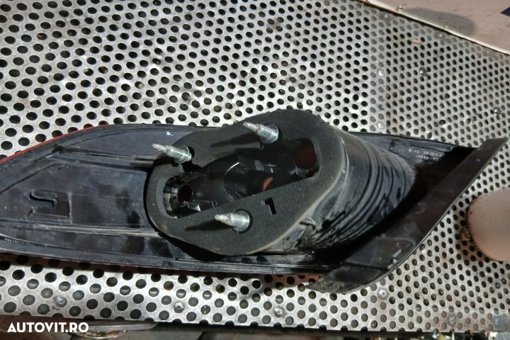 Lampa / Tripla stop stanga pe aripa 3C8945095D 3C8945095D Volkswagen - 2