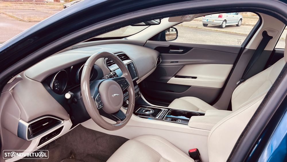 Jaguar XE - 19