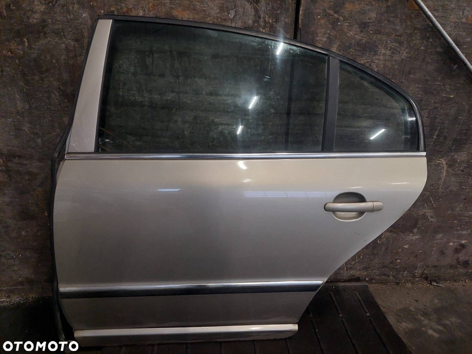 DRZWI KOMPLETNE LEWY TYŁ SKODA SUPERB I 9201 - 1