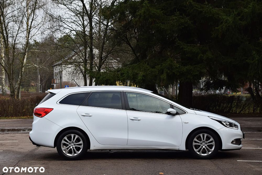 Kia Ceed 1.6 CRDi 128 Fifa World Cup Edition - 16