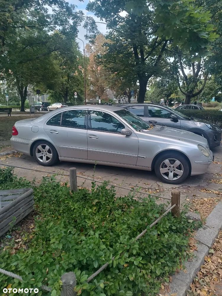 Mercedes-Benz E-Class 2003 photo 3