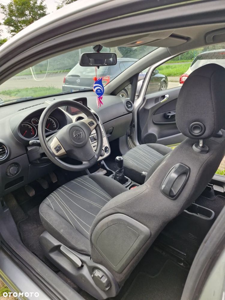 Opel Corsa 1.2 16V Cosmo - 9