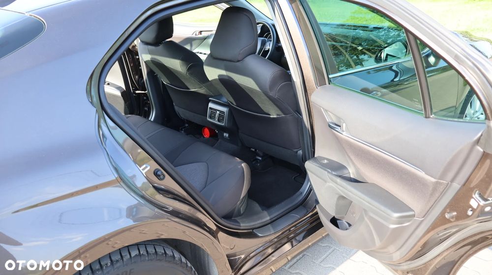 Toyota Camry - 10