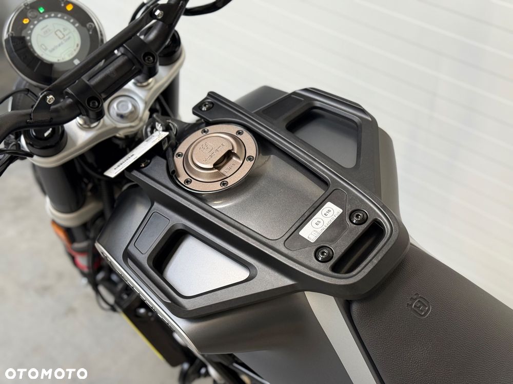 Husqvarna Svartpilen - 27