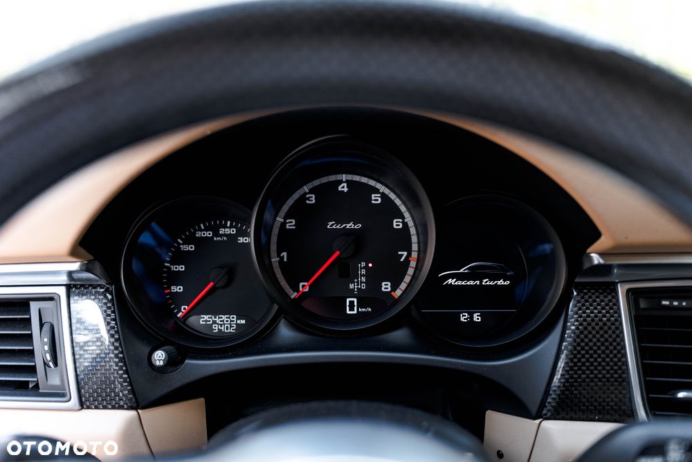 Porsche Macan Turbo - 12
