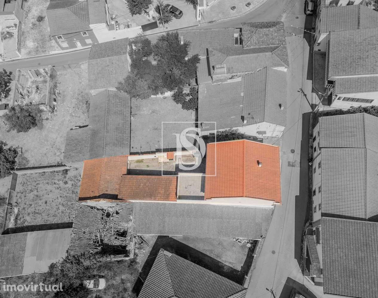 Moradia T2+2  com anexos e terraço no centro de Lamarosa - Grande imagem: 5/35