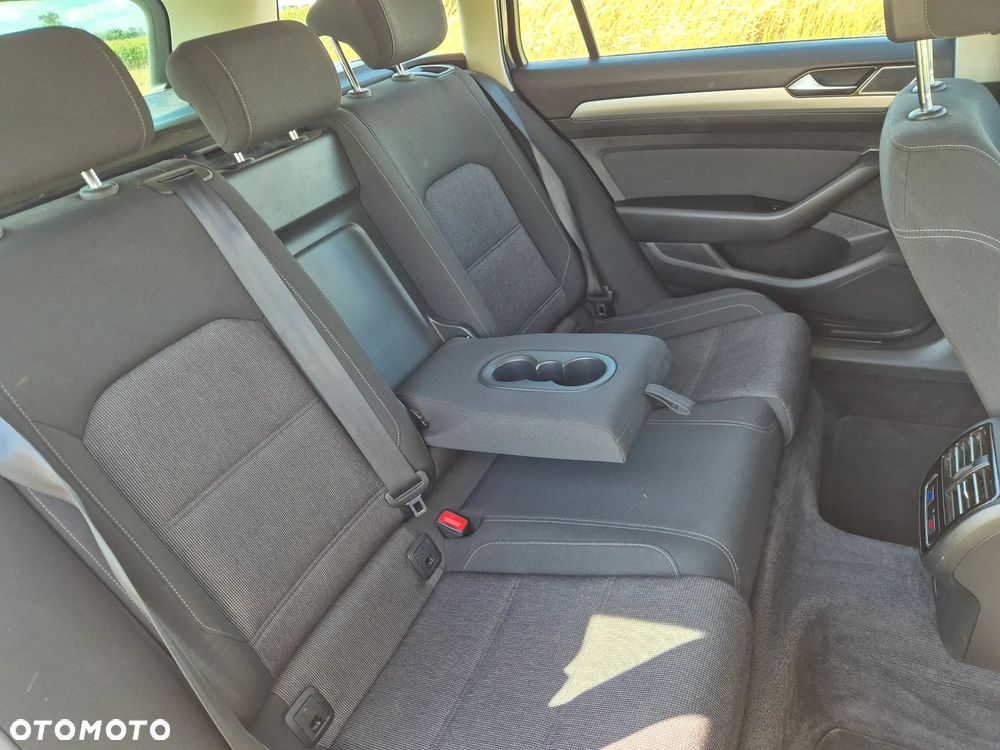 Volkswagen Passat 2.0 TDI SCR DSG Highline - 17