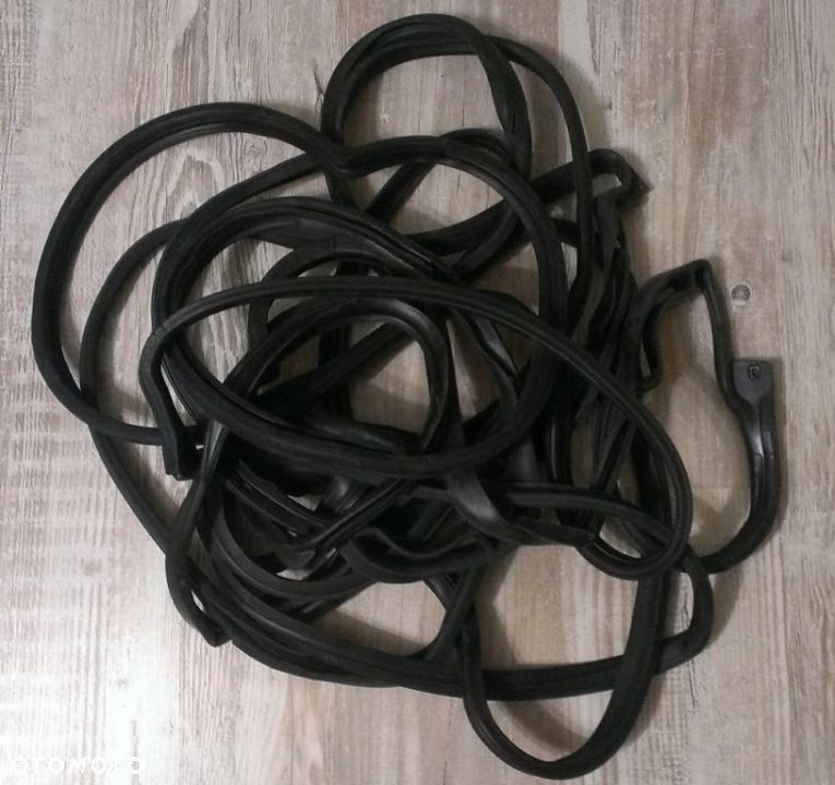 NOWE USZCZELKI USZCZELKA DRZWI MERCEDES W116 - 1