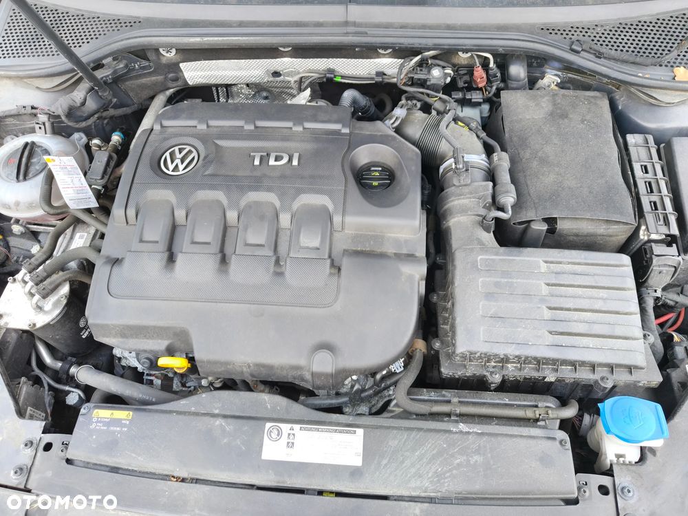Volkswagen Passat 2.0 TDI SCR DSG Comfortline - 24