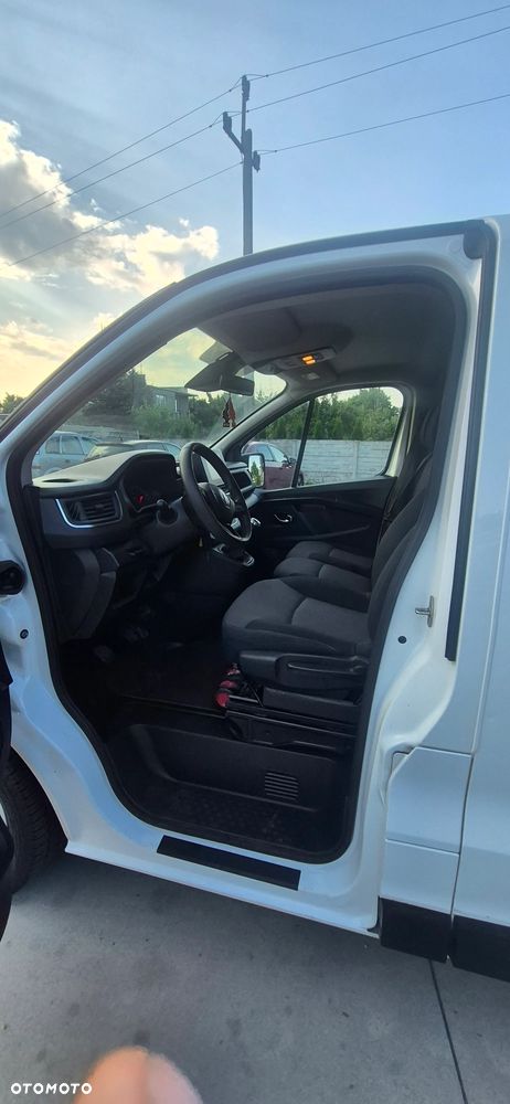 Renault Trafic 2.0 dCi - 11