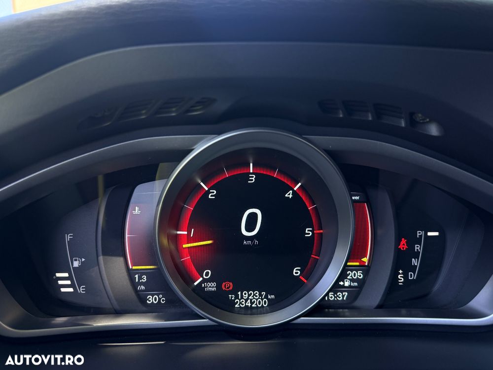 Volvo V40 D3 Geartronic Summum - 25