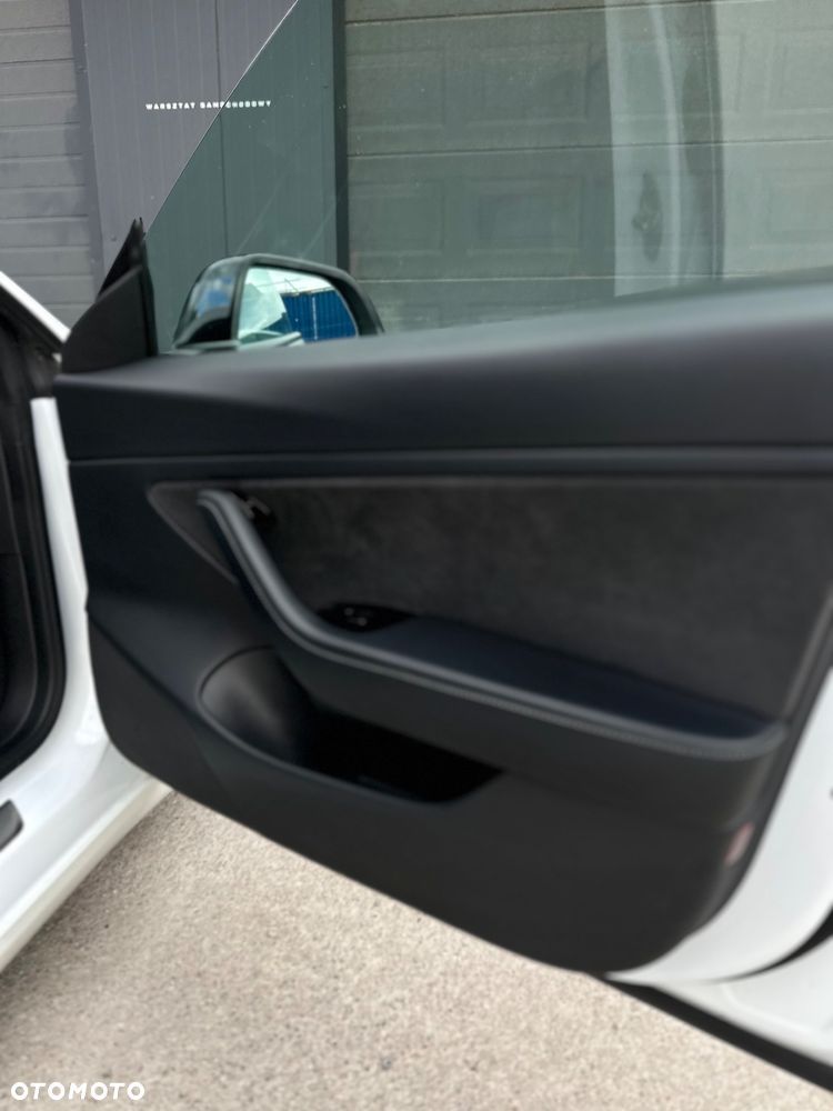 Tesla Model 3 - 24