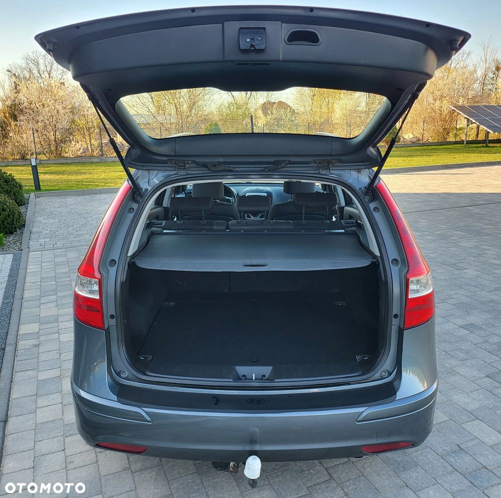 Hyundai i30 1.6 CRDi Base + - 10