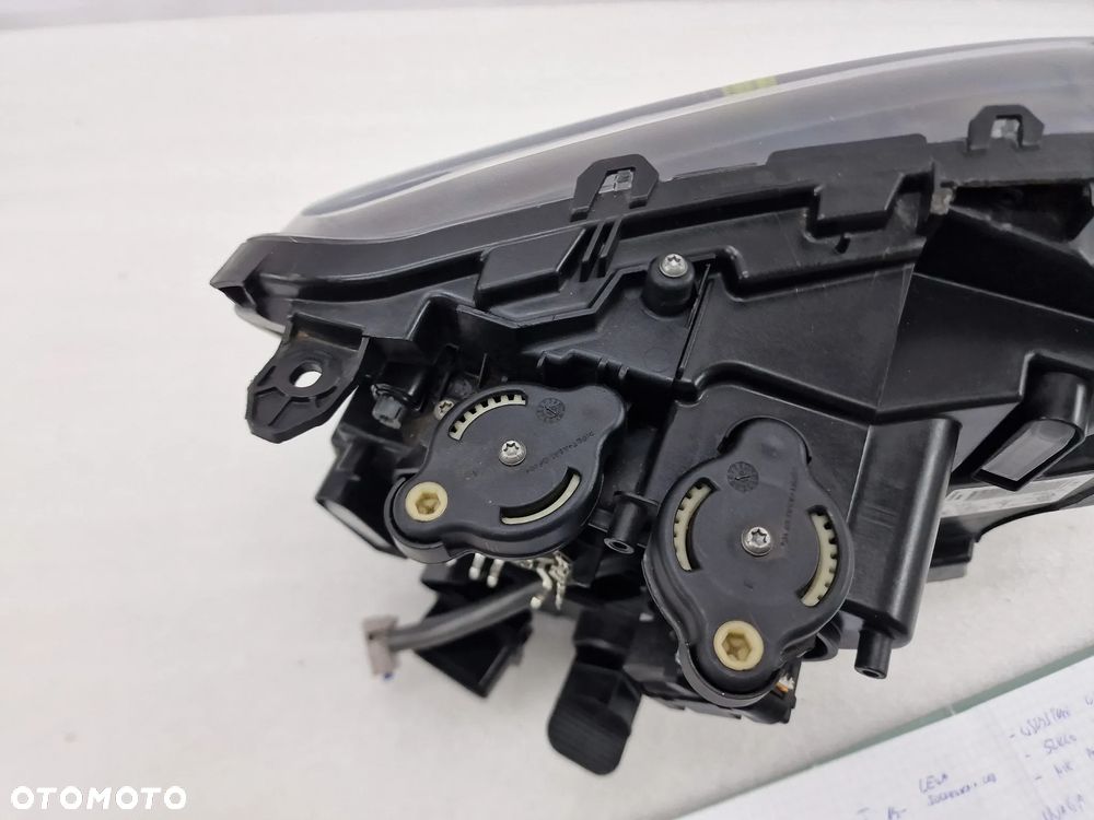 VW AMAROK I LIFT 2H3 16- LEWA LAMPA PRZEDNIA PRZÓD  XENON , NR 2H3941031B , NR AUKCJI LA86 - 13