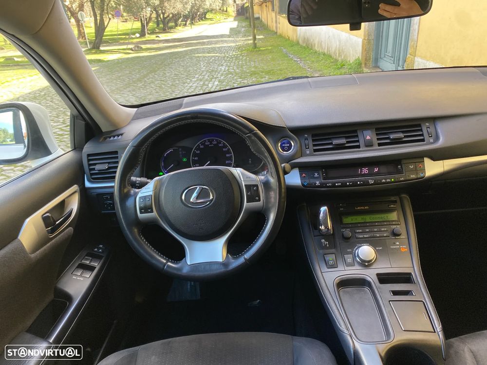 Lexus CT 200h - 10