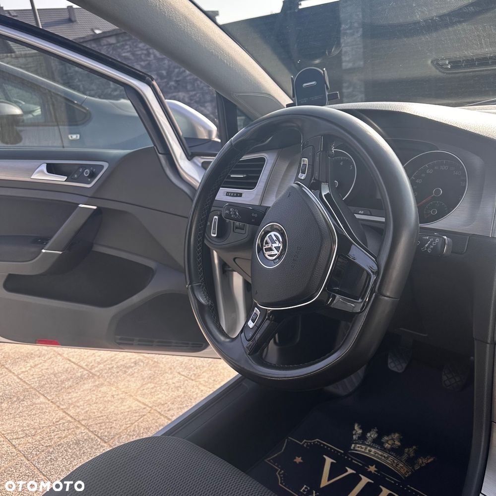 Volkswagen Golf - 30