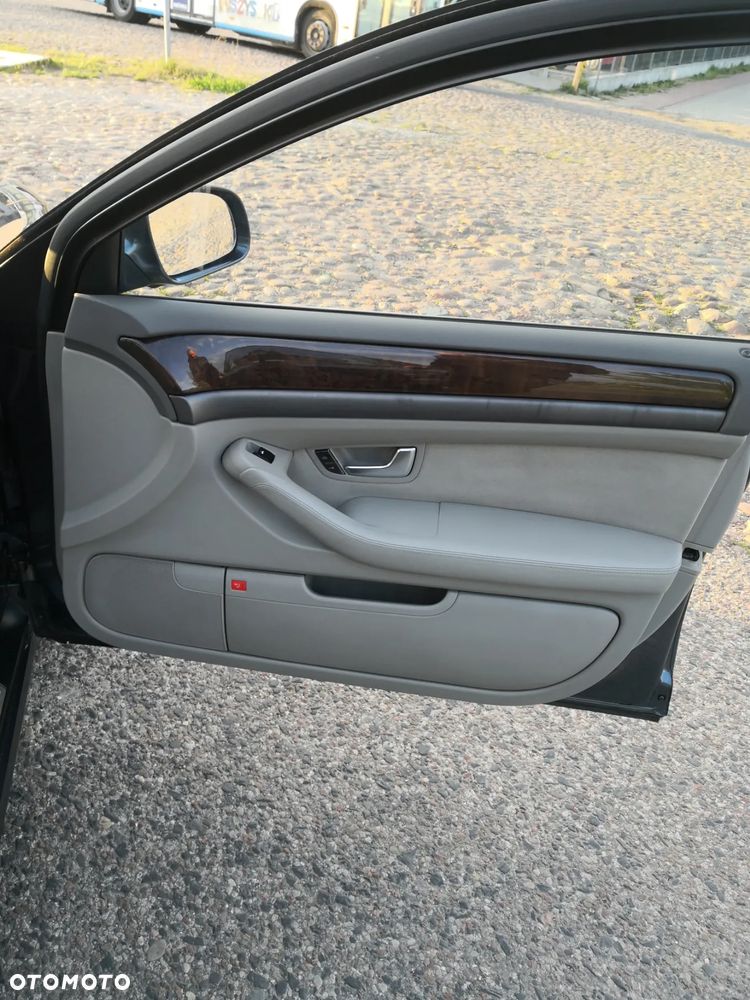 Audi A8 4.2 Quattro - 32