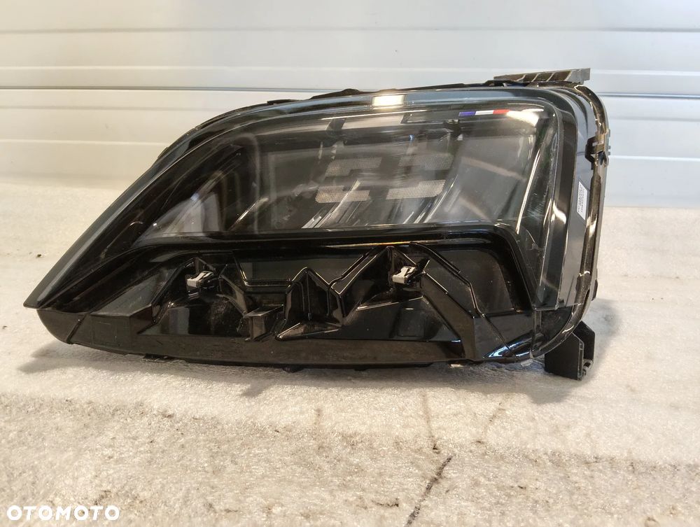 Renault 5 FULL LED Z FLAGĄ PRZÓD STRONA LEWA LAMPA PRZEDNIA 260601570R - 1