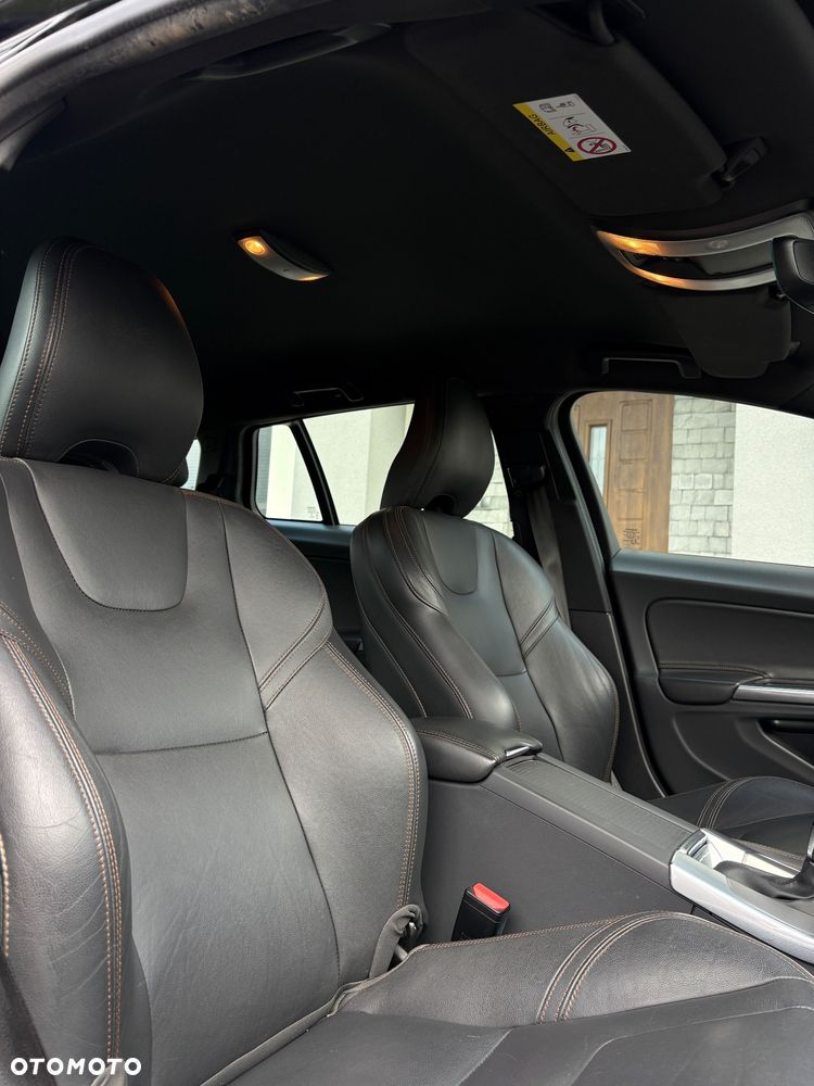 Volvo V60 Cross Country D3 Geartronic Summum - 22