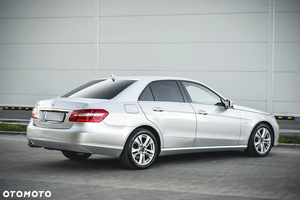 Mercedes-Benz Klasa E 200 CGI BlueEFFICIENCY 7G-TRONIC Avantgarde - 15