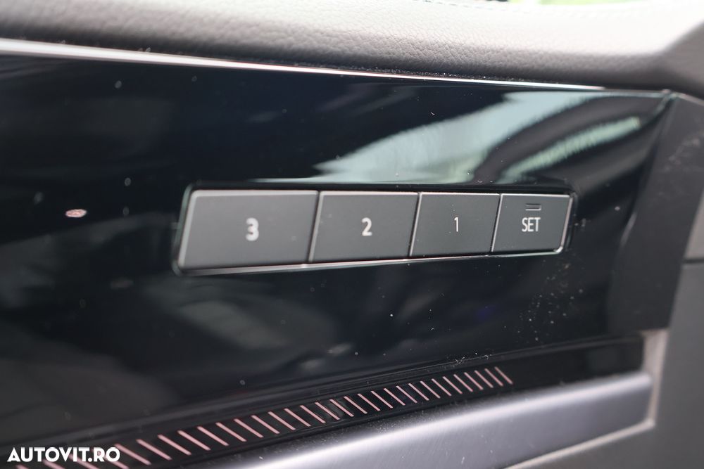 Volkswagen Touareg V6 TDI 4MOTION R-Line - 23