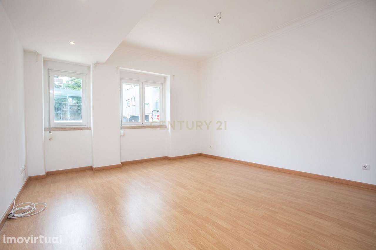 Apartamento T2 ,com suite, perto do metro do alto dos moinhos - Grande imagem: 3/17