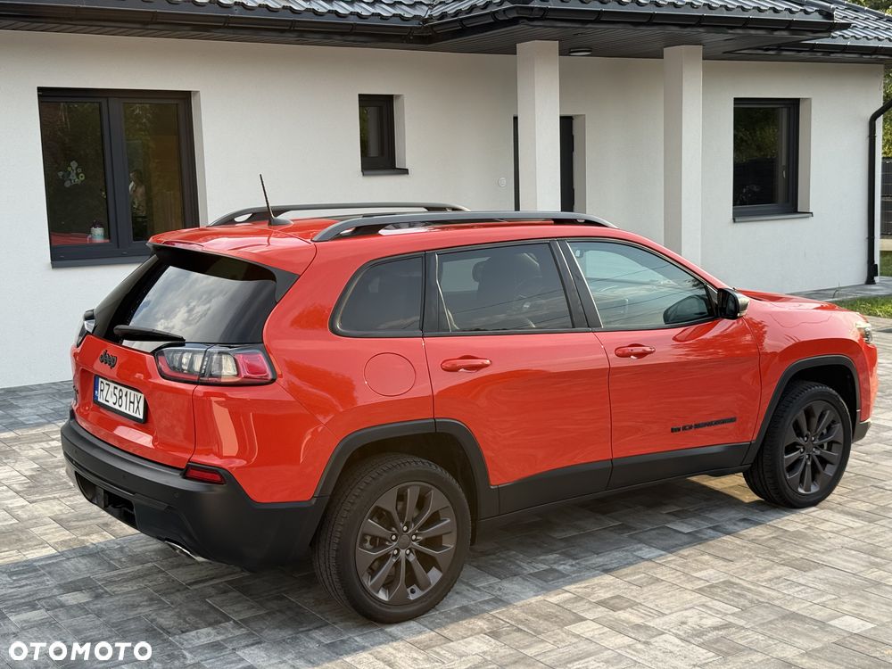Jeep Cherokee - 38