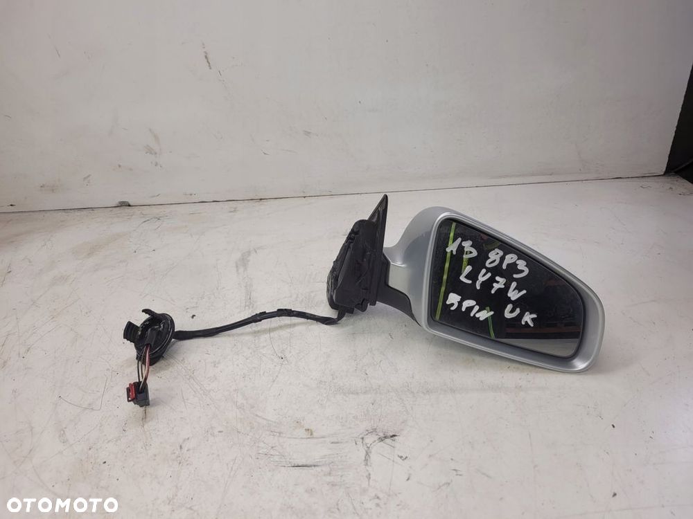 LUSTERKO PRAWY PRZÓD AUDI A3 8P3 LY7W 5 PIN UK 3D