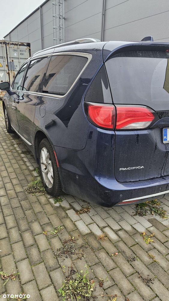 Chrysler Pacifica - 2