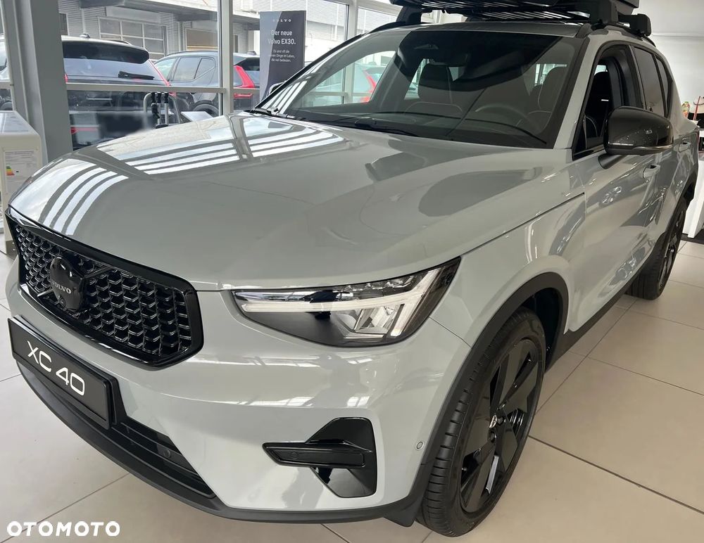 Volvo XC 40 B4 AWD Plus Dark - 9