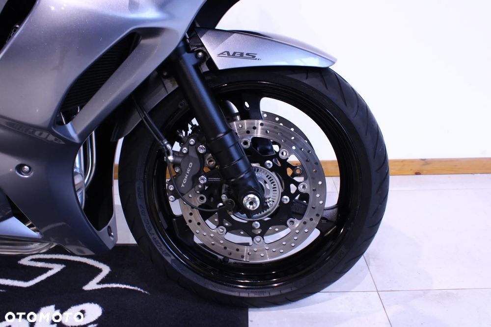 Suzuki GSX - 26