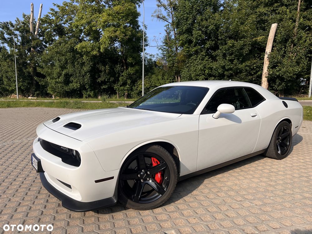 Dodge Challenger - 1