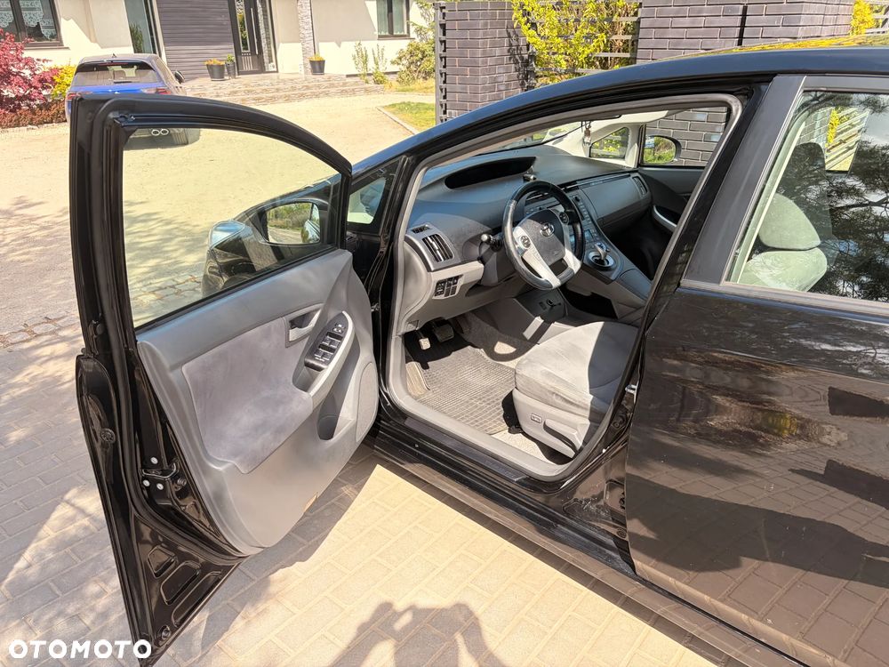 Toyota Prius 1.8 HSD Prestige - 10