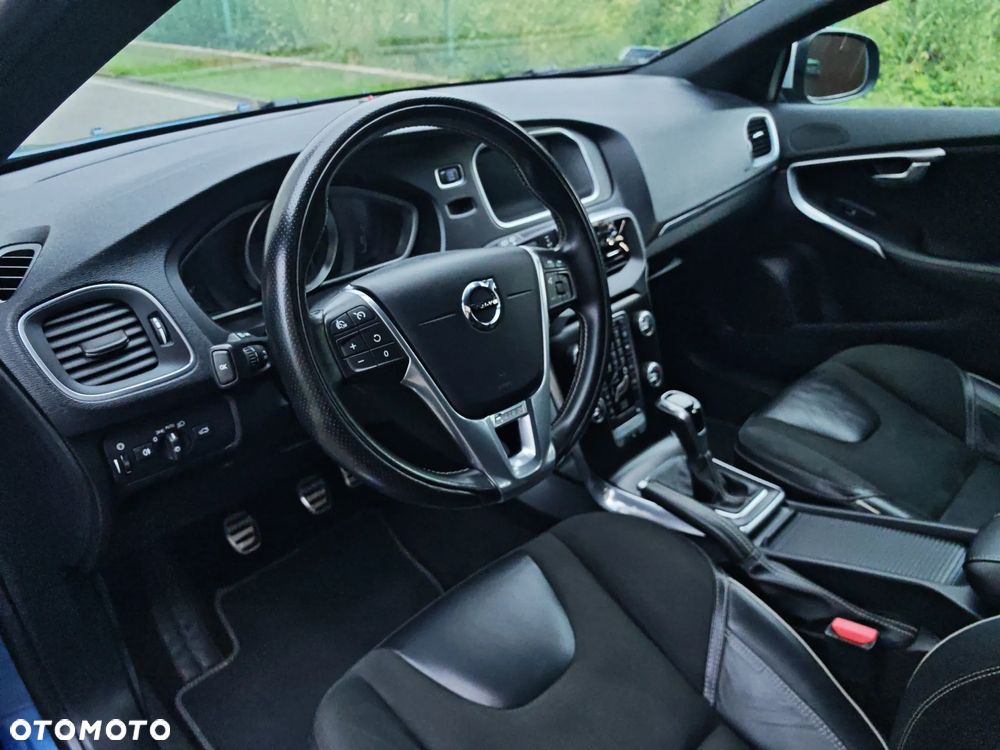 Volvo V40 D2 Drive-E SCR R-Design Momentum - 23