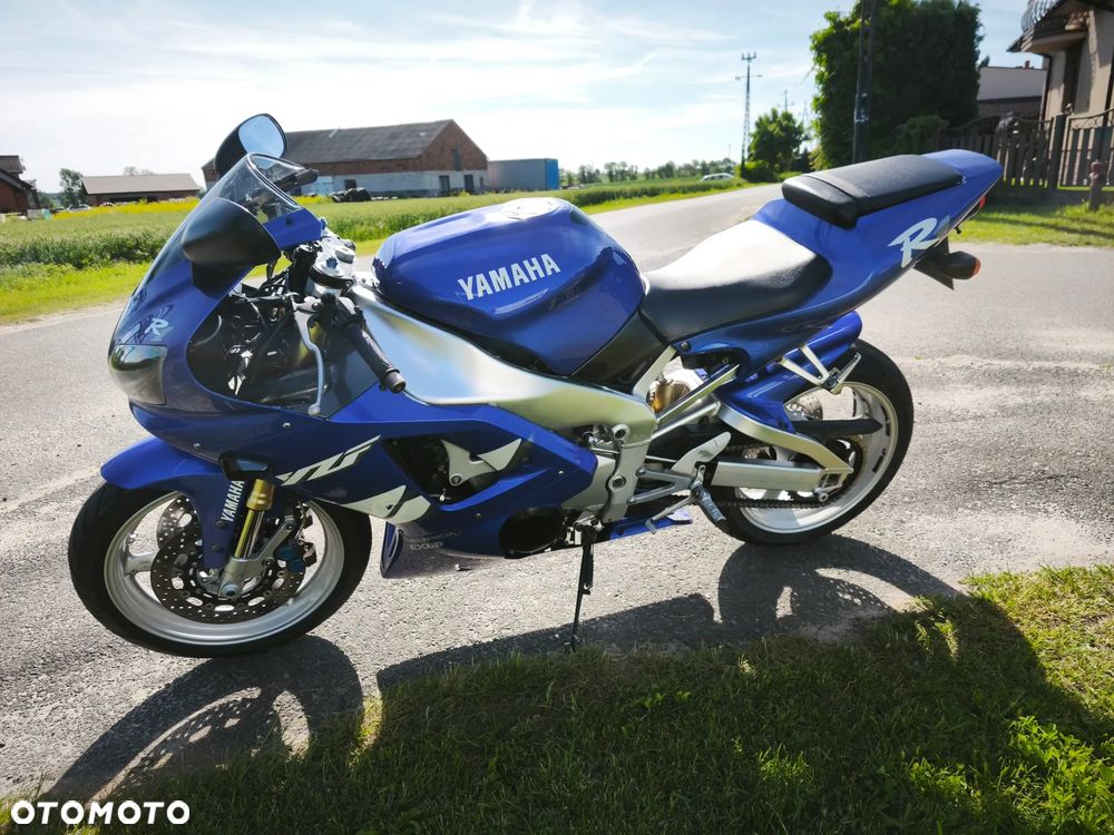 Yamaha R1 - 9