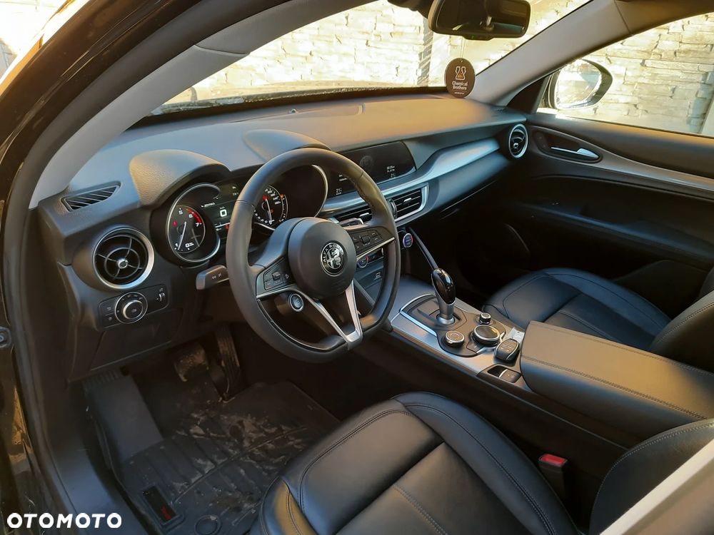 Alfa Romeo Stelvio - 18