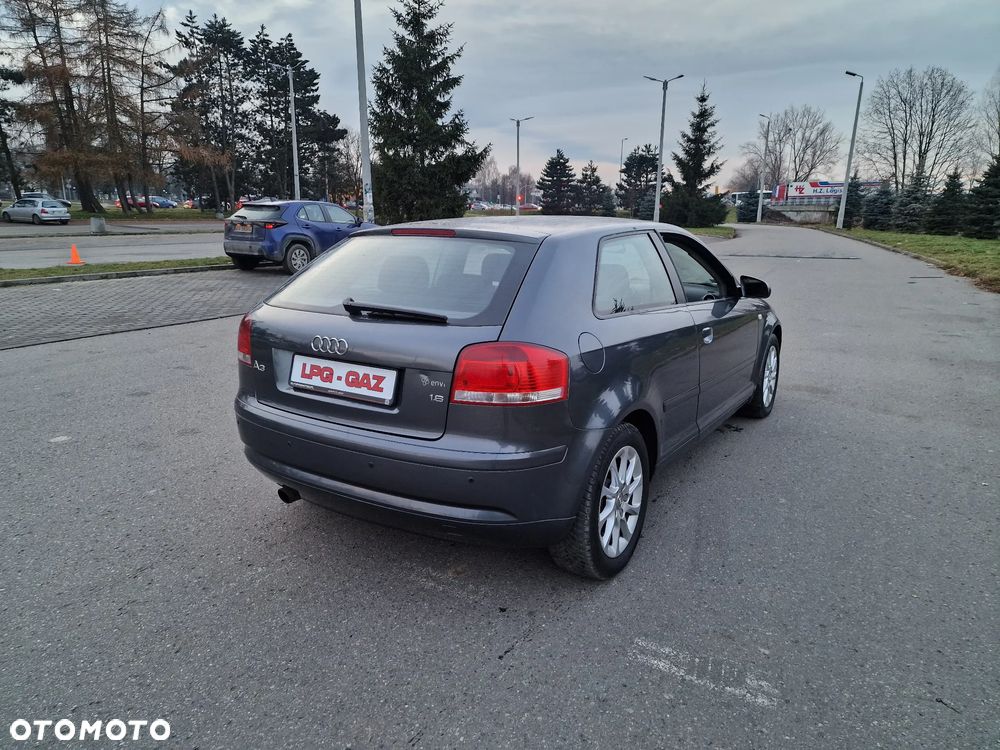 Audi A3 3-drzwiowe 1.6 Attraction - 24